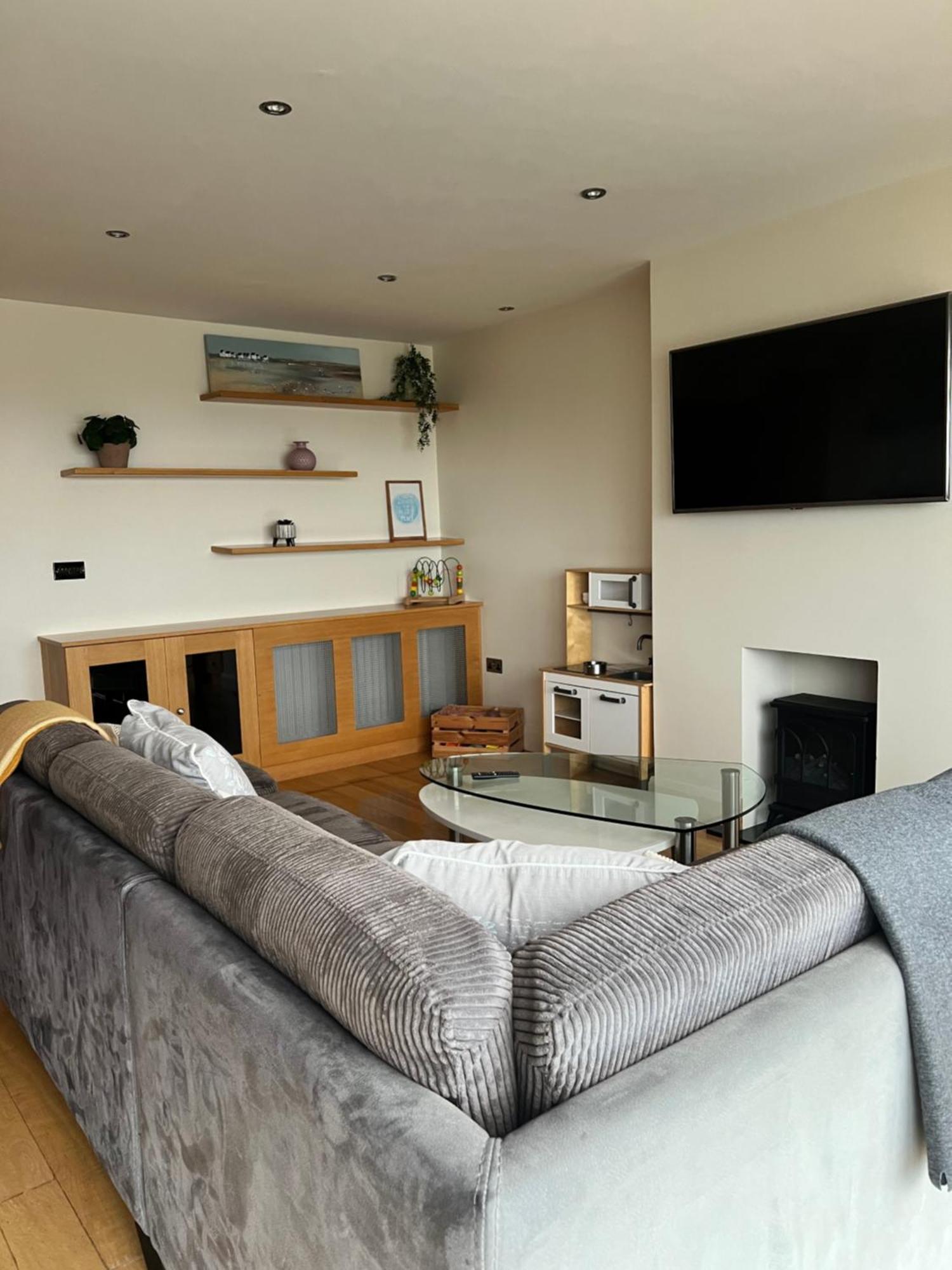 Penthouse Apartment - Town Centre, Sea Views, Secure Parking พอร์ตรัช ภายนอก รูปภาพ