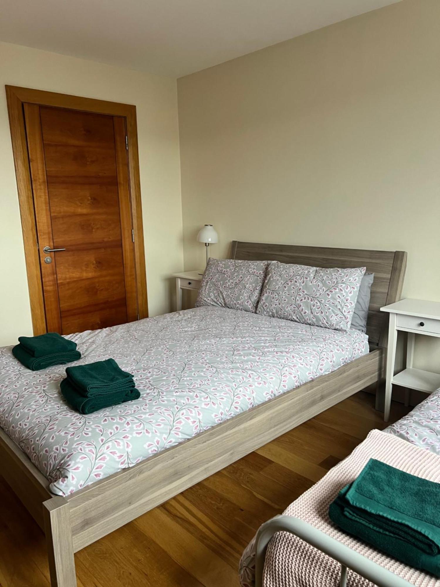 Penthouse Apartment - Town Centre, Sea Views, Secure Parking พอร์ตรัช ภายนอก รูปภาพ